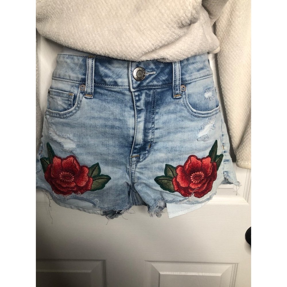 American Eagle Outfitters jean shorts rose patches size 4